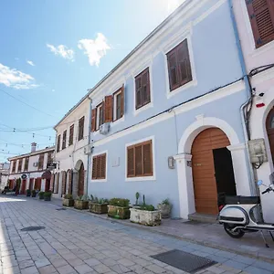 Art Gjuhadol Bed & Breakfast Shkoder
